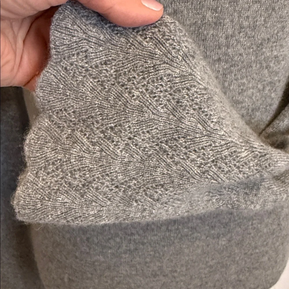 Ann Taylor Cashmere Gray V-Neck Sweater Scalloped Trim Small